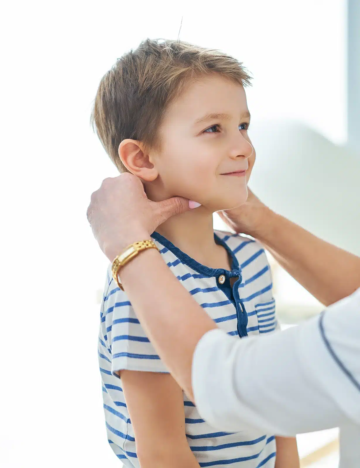 pediatrician-doctor-examining-little-kids-in-clini-2023-11-27-05-24-57-utc